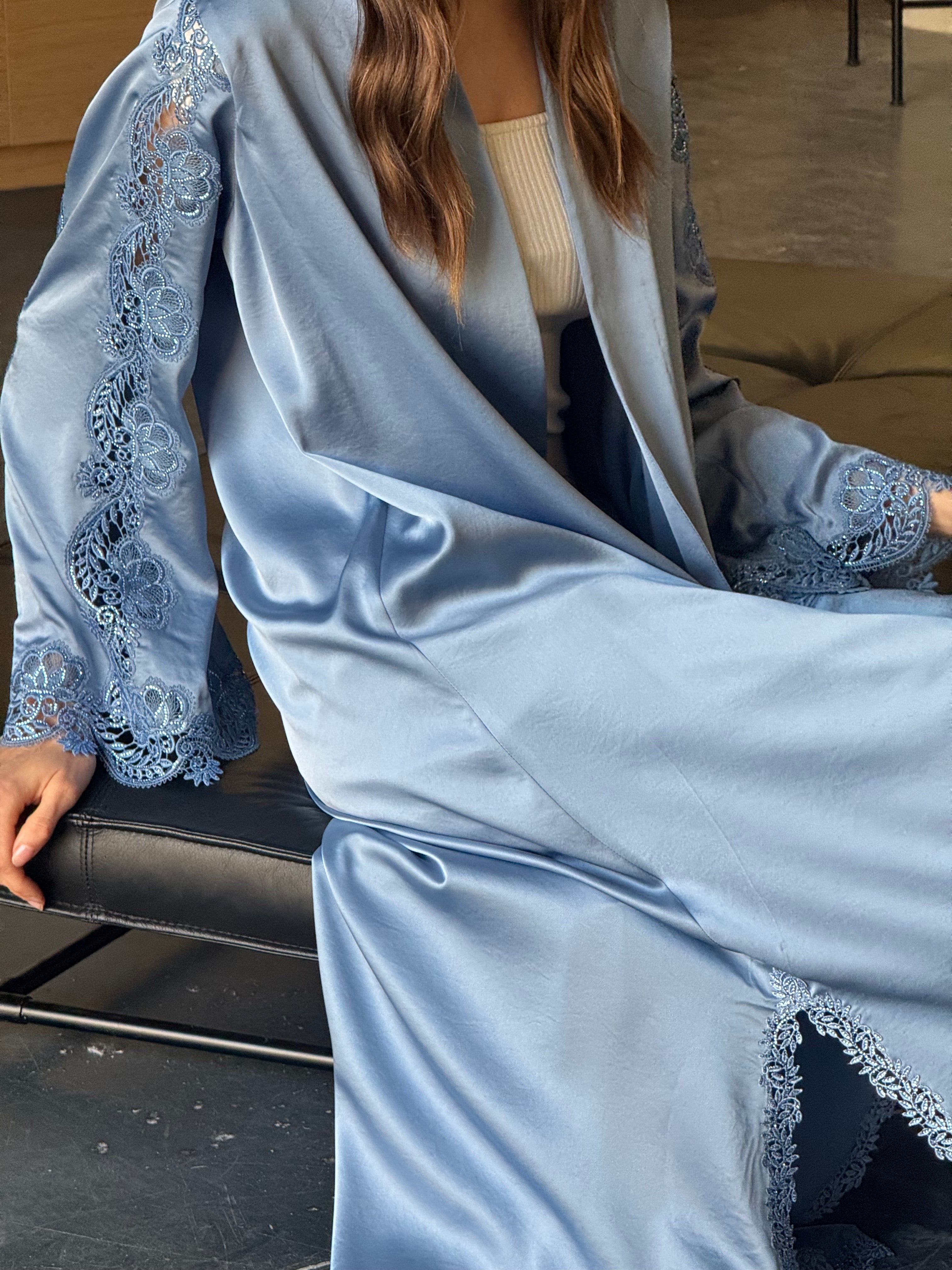 Satin abaya