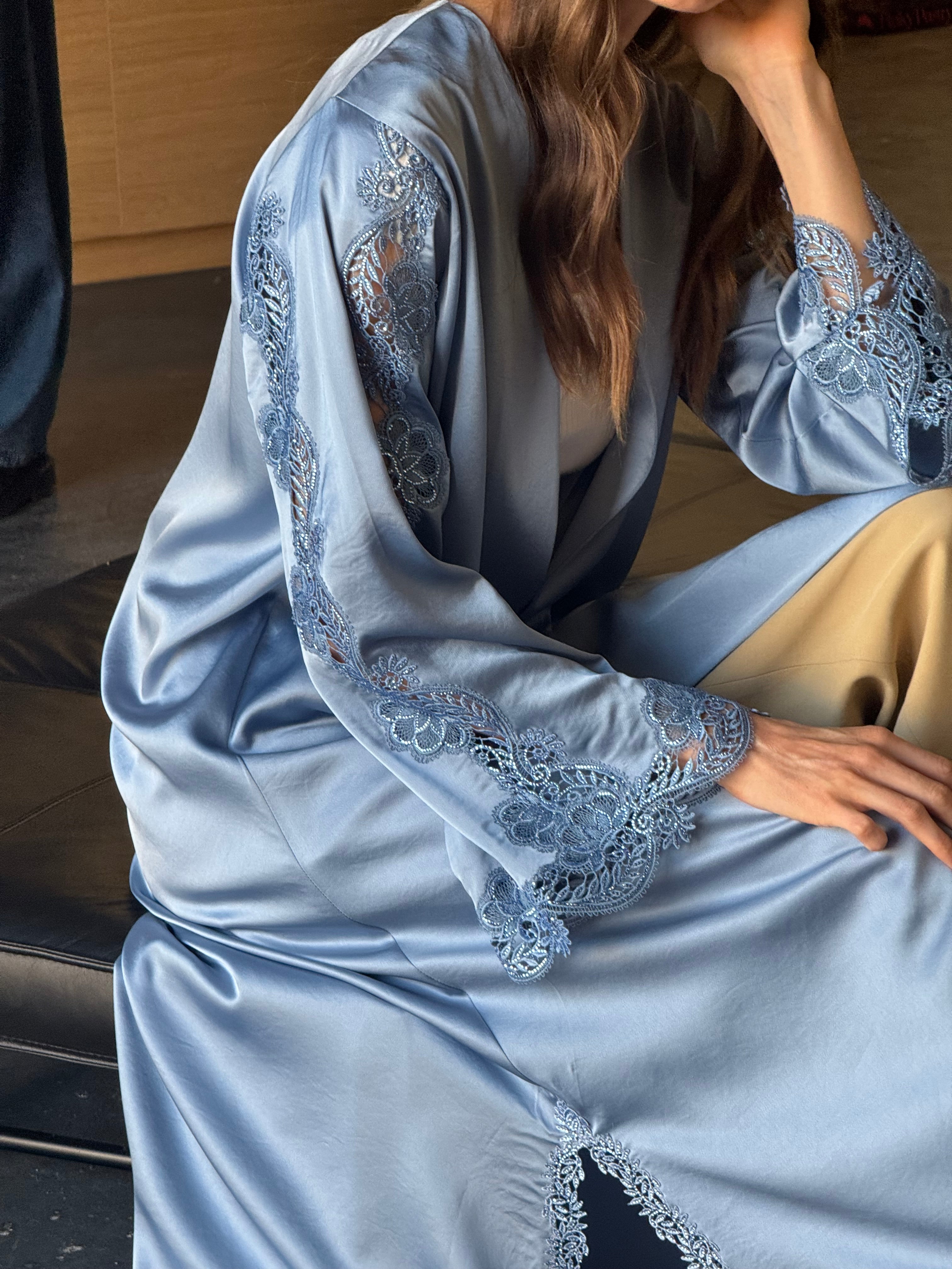Satin abaya