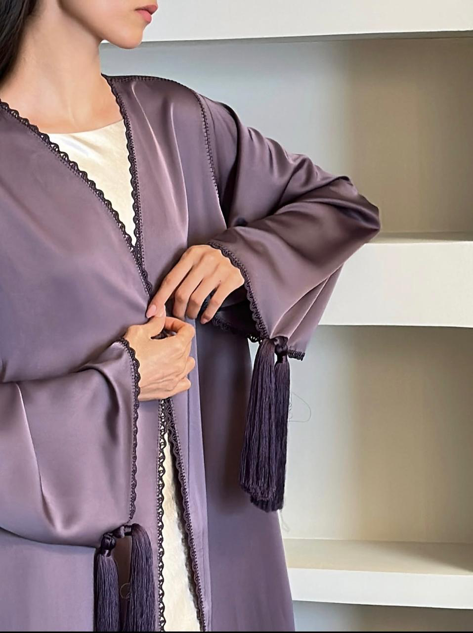 Satin abaya