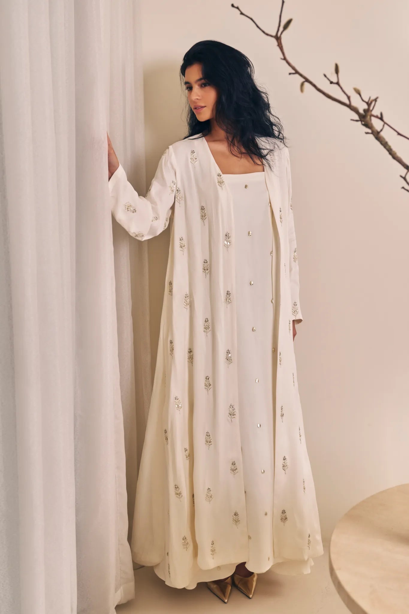 Ivory Abaya With Feather Embroidered On Front And Sleevless